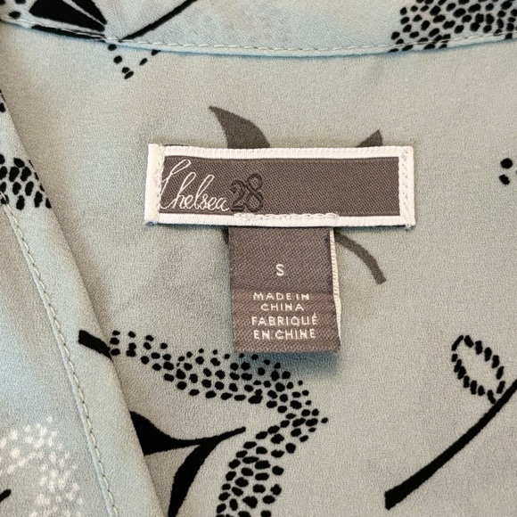 Chelsea28 - Leaf Print Pleat Back Cap Sleeve Pullover Top – Small - Picture 8 of 9